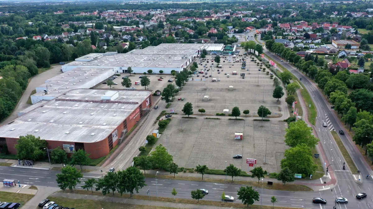 Parkplatz – Gewerbegebiet Ost Elsterwerda: Parkplatz – Gewerbegebiet Ost Elsterwerda
-