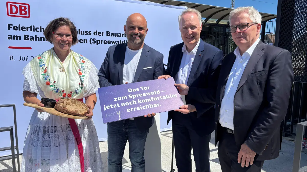 Die Bauarbeiten an der Personenunterführung am Bahnhof Lübben sind abgeschlossen. Nun sind die Bahnsteige, wo die Regionalzüge der Deutschen Bahn von RE7 und RE2 Halt machen, auch von der Majoransheide aus zugänglich.