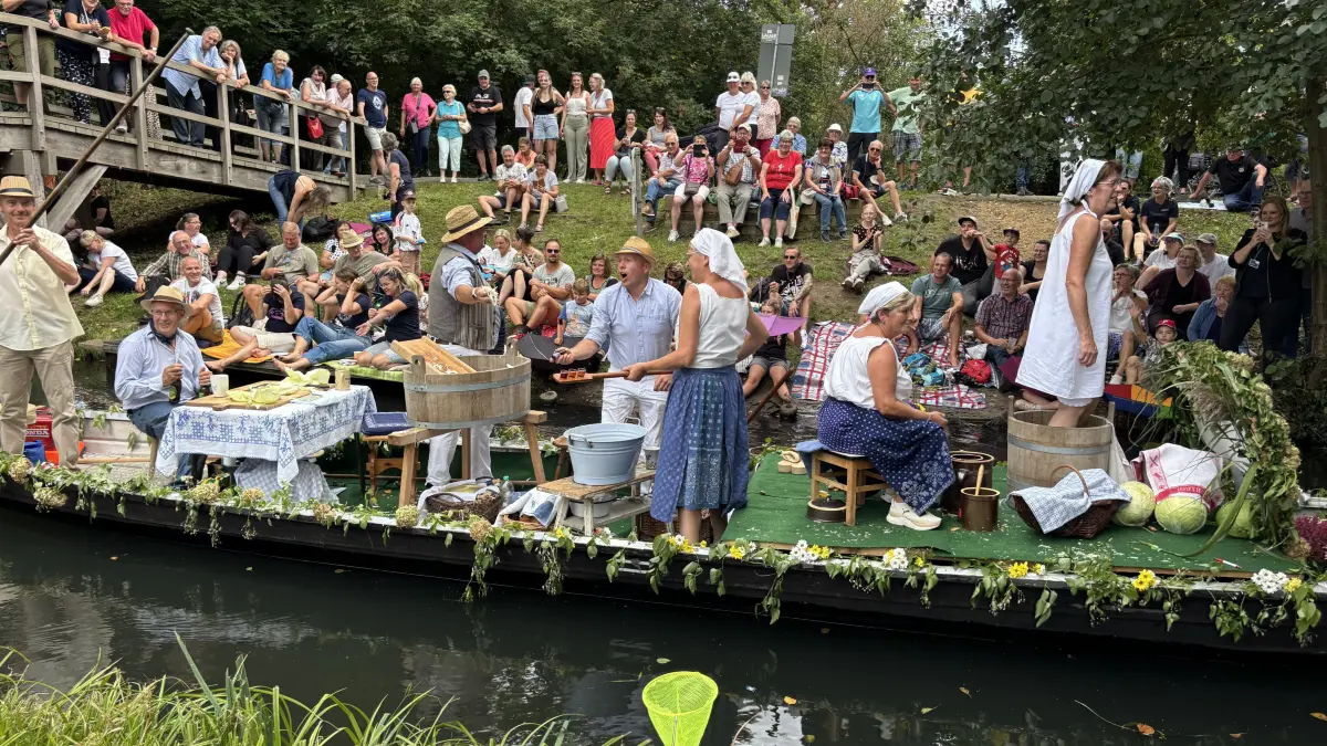 Kahnkorso in Lübben mit dem Traditionsverein Briesensee im Jahr 2025.