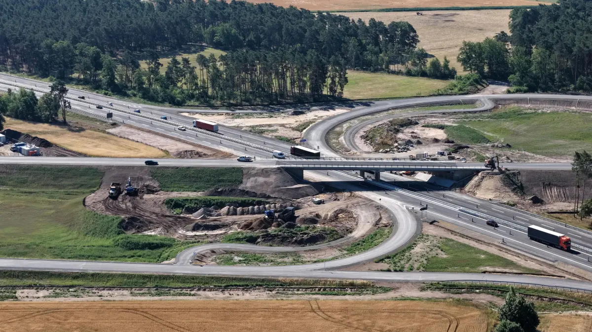 Luftaufnahme vom 02. Juli 2026Blick auf die Baustelle Umgehungsstraße Anschluss Bundesautobahn BAB 15 Nähe Kahren. (Abfahrt Cottbus Ost)