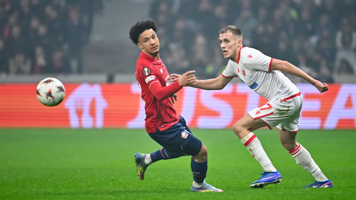 FOOTBALL : Lille vs Etoile Rouge Belgrade - Europa League - Lille - 19/02/2026 Tiago SANTOS 22 - Lille and Vladimir Lucic 37 - Red Star Belgrade during the UEFA Europa League match between Lille OSC and Red Star Belgrade at Stade Pierre Mauroy on February 19, 2026 in Lille, France. Photo by Federico Pestellini / PsnewZ - LilleFrance PUBLICATIONxNOTxINxFRAxBEL Copyright: xFedericoxPestellinix