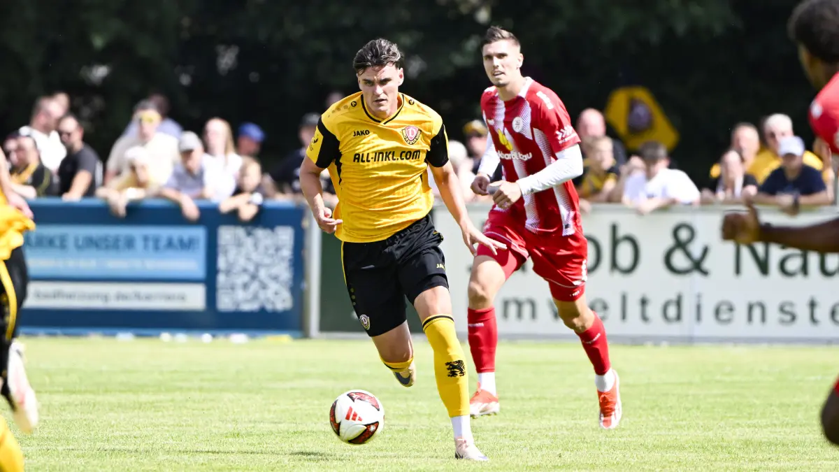Foto zeigt: Thomas Keller (Dynamo) Jan Dahlke (Kassel)
Datum: 110726
Testspiel KSV Hessen Kassel - Dynamo Dresden in Großenhain