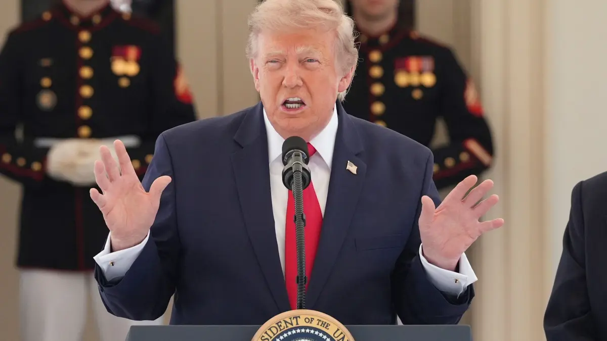 US-Präsident Trump: 13.07.2026, USA, Washington: US-Präsident Donald Trump spricht auf dem West Executive Drive am Weißen Haus während einer Präsentation zum bevorstehenden «Freedom 250 Grand Prix»-Autorennen. Foto: Alex Brandon/AP/dpa +++ dpa-Bildfunk +++