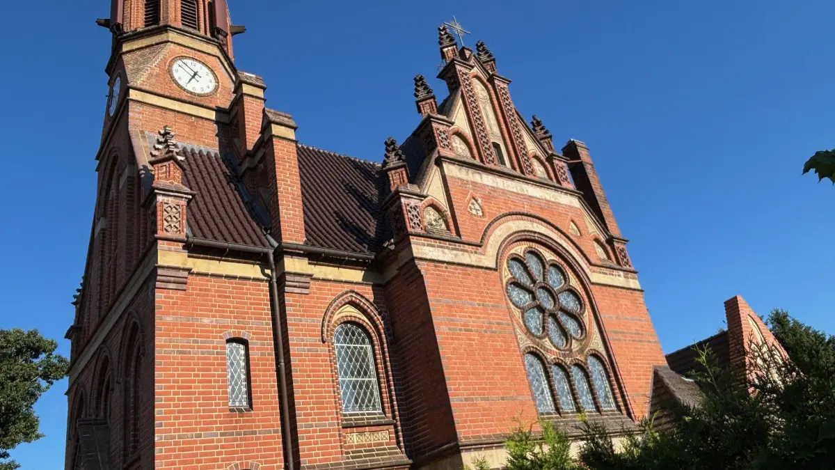 Die Annahütter Henriettenkirche ist seit über 120 Jahren das Schmuckstück der einstigen Glasarbeitergemeinde. Doch das Gotteshaus weist größere Schäden auf.