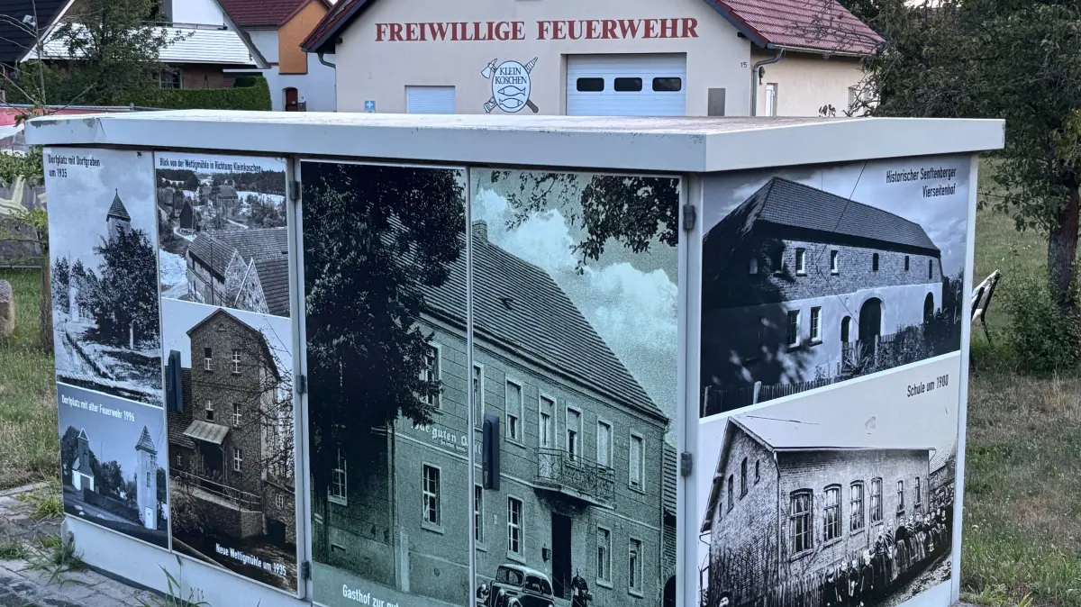 Impression vom verzierten Stromkasten in Kleinkoschen unmittelbar neben dem Gerätehaus der Freiwilligen Feuerwehr. Ganz vollendet ist dieses Kunstwerk allerdings nocch nicht.