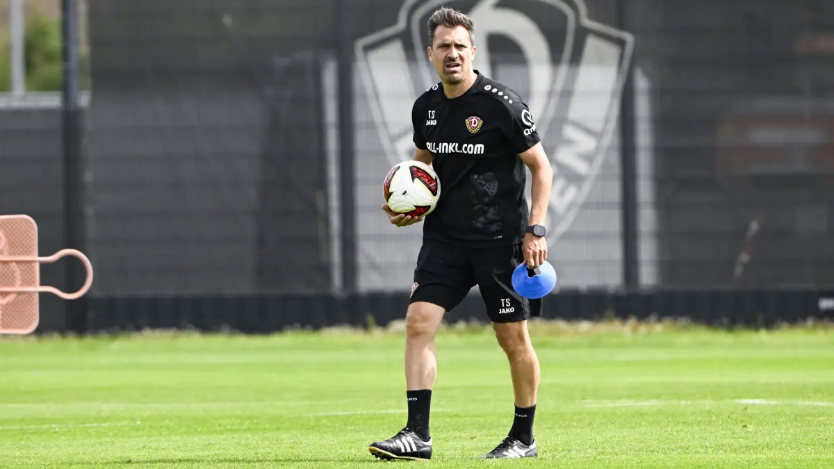 Dynamo Training : Foto zeigt: Thomas Stamm Trainer Dynamo
Datum: 140726
Dynamo Dresden Training im Trainingszentrum TZ AOK plus Walter-Fritzsch-Akademie 2. Liga