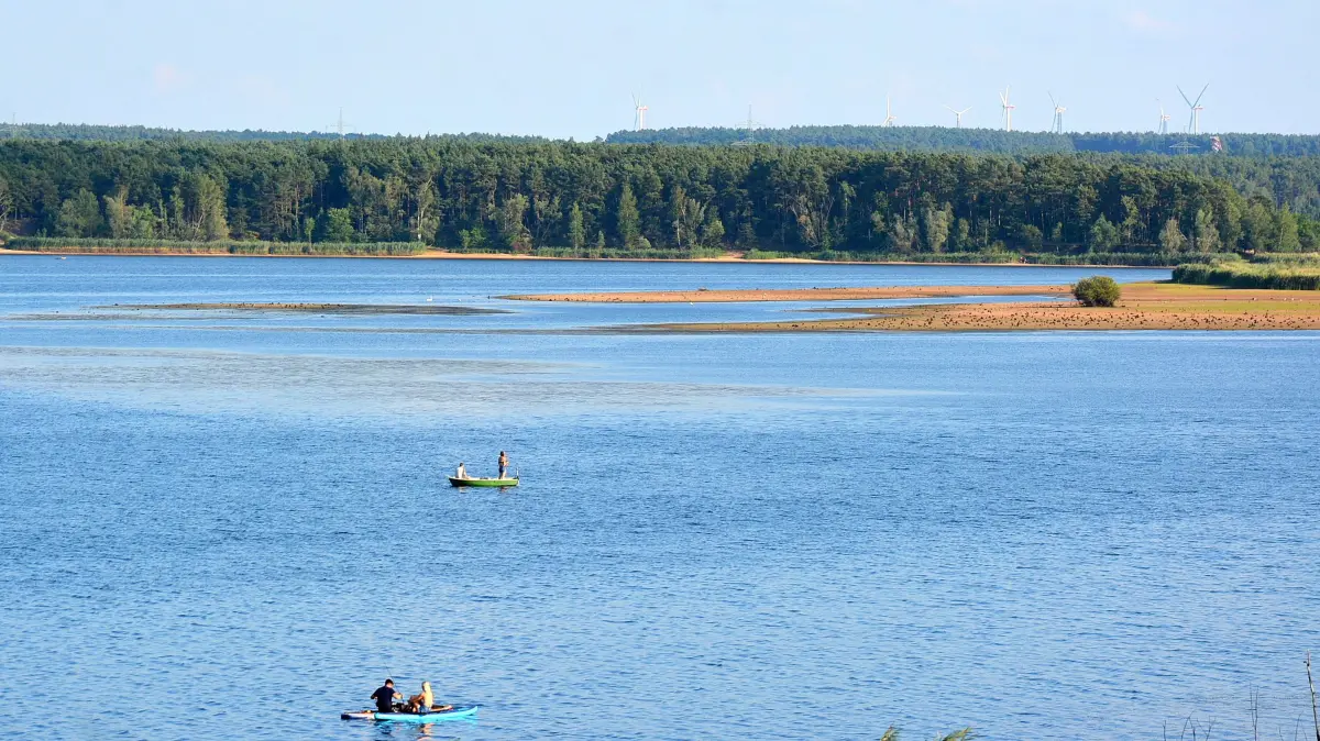 Aus dem Stausee Spremberg wird im Juli 2026 massiv Wasser abgelassen. Der Damm der Talsperre muss von gefährlich tief wurzelnden Pflanzen befreit werden. Wie gefährlich ist das?