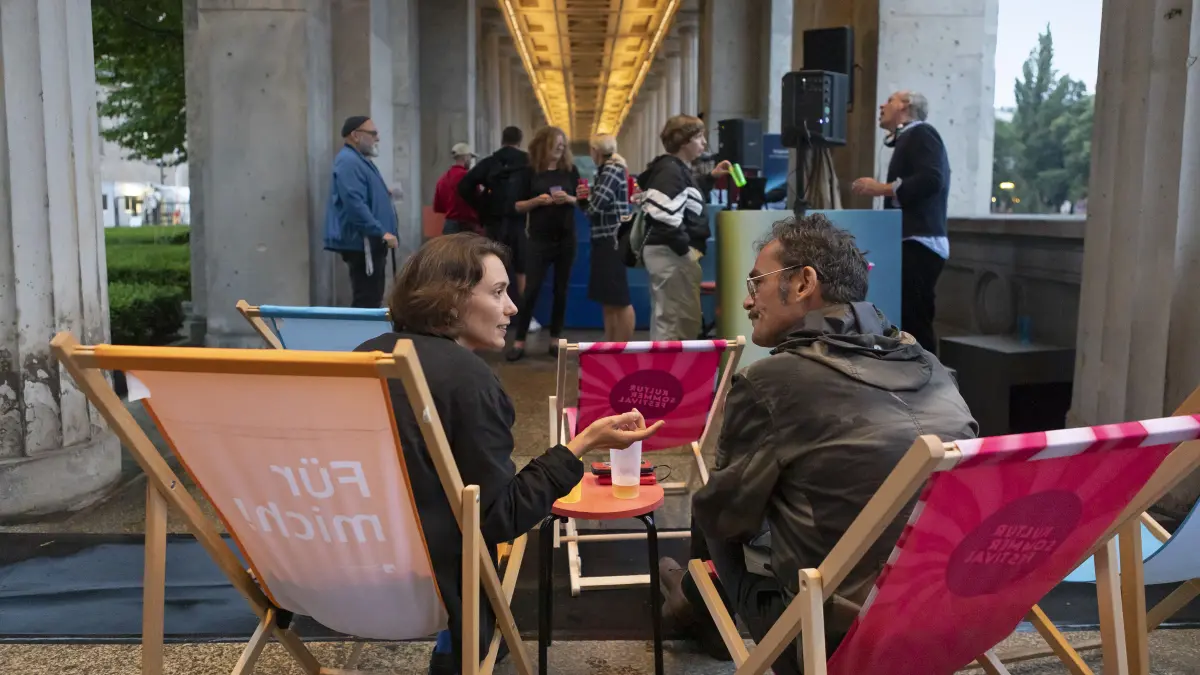 Chillen nach dem Museumsbesuch: die Kolonnaden-Bar by Vagabund auf der Museumsinsel Berlin