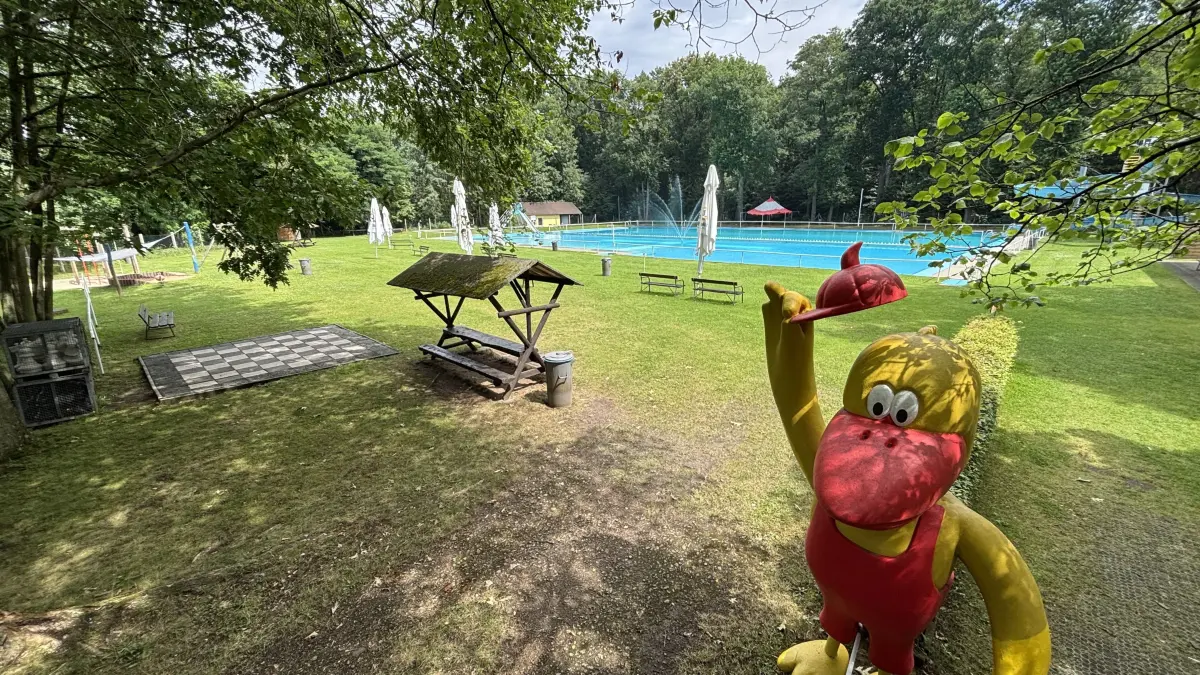 Das Freibad Reichwalde ist gepflegt, wird jedes Jahr TÜV geprüft. Die Wasserqualität wird regelmäßig untersucht und mit Imbiss und Rutschen sorgt das Bad für Spaß und das leibliche Wohl.