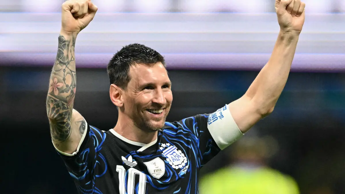 TOPSHOT-FBL-WC-2026-MATCH102-ENG-ARG: TOPSHOT - Argentina's forward #10 Lionel Messi celebrates after winning the 2026 World Cup football tournament semi-final match between England and Argentina at the Atlanta Stadium in Atlanta on July 15, 2026. (Photo by ROBERTO SCHMIDT / AFP)