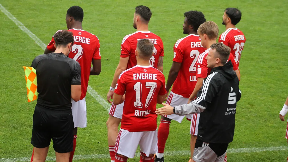 Energie Cottbus wechselte im Testspiel gegen Mladá Boleslav fast komplett durch. Gegen RB Salzburg sollen am Samstag nun vor allem die etatmäßigen Stammspieler zum Einsatz kommen.