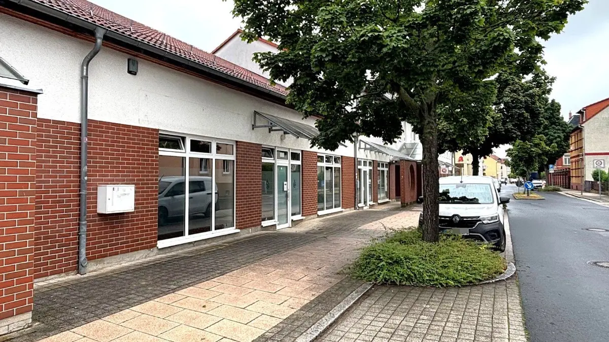 Im ehemaligen Schlecker in der Poststraße von Elsterwerda treffen sich Muslime zum Gebet.