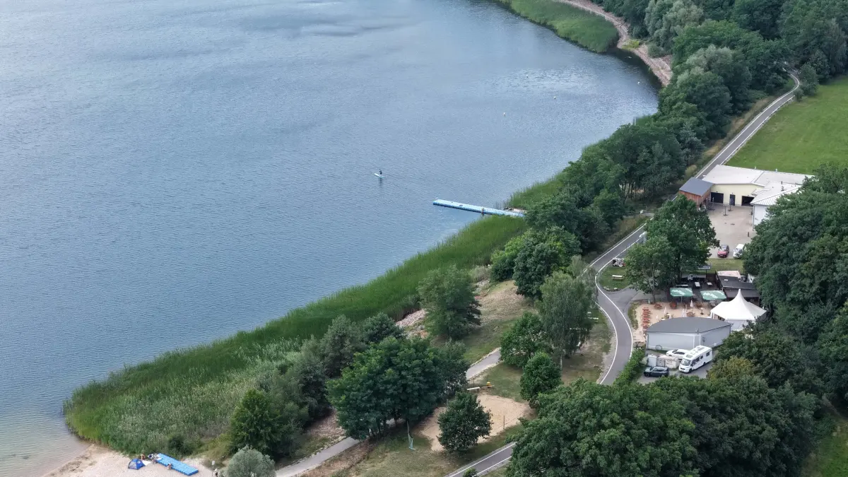 Luft Dreiweiberner See Lohsa: Luftaufnahme vom 18. Juli 2026
Blick auf den Dreiweiberner See nahe der Gemeinde Lohsa