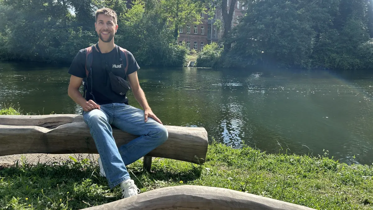 Nico Leppin am Spreeufer in Cottbus
