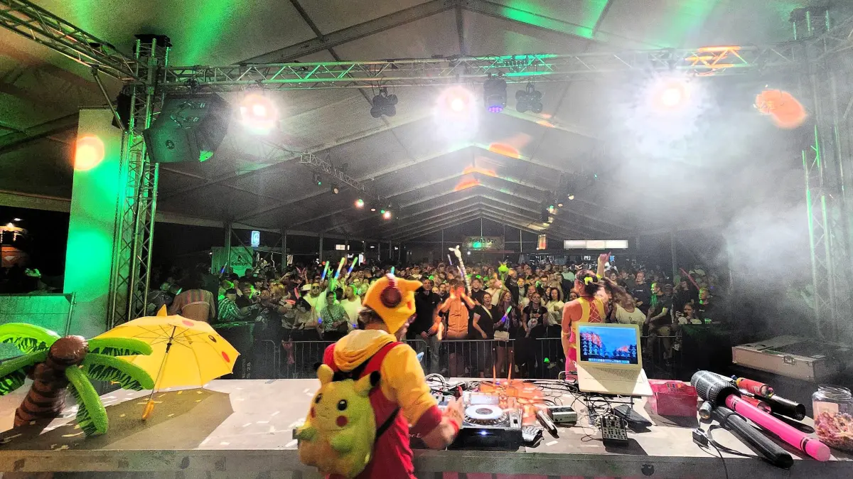 Partystimmung am Abend gehört beim Strandfest in Falkenberg einfach dazu.