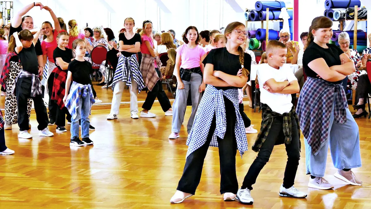 Nachwuchstänzer im Finsterwalder Trainingszentrum vom Tanzsportclub Sängerstadt.