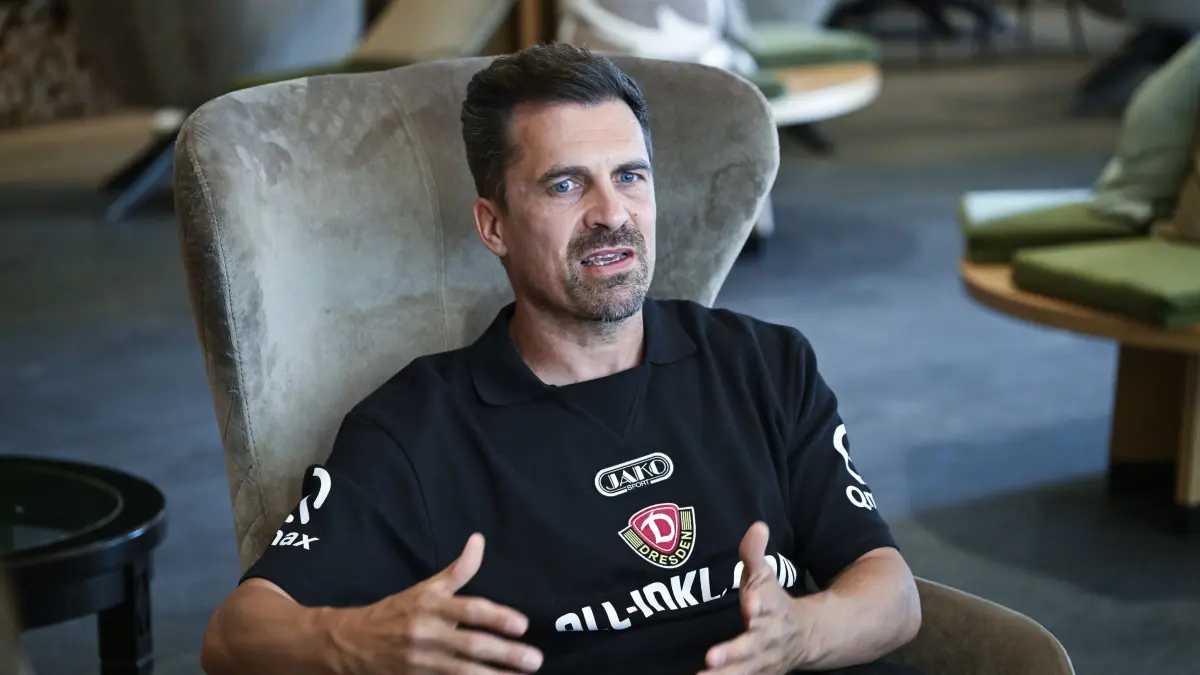 Dynamo Trainingslager Oesterreich Windischgarsten: Foto zeigt: Abschluss Interview mit Thomas Stamm Trainer Dynamo
Datum: 210726
Dynamo Dresden Trainingslager Windischgarsten 7. Tag