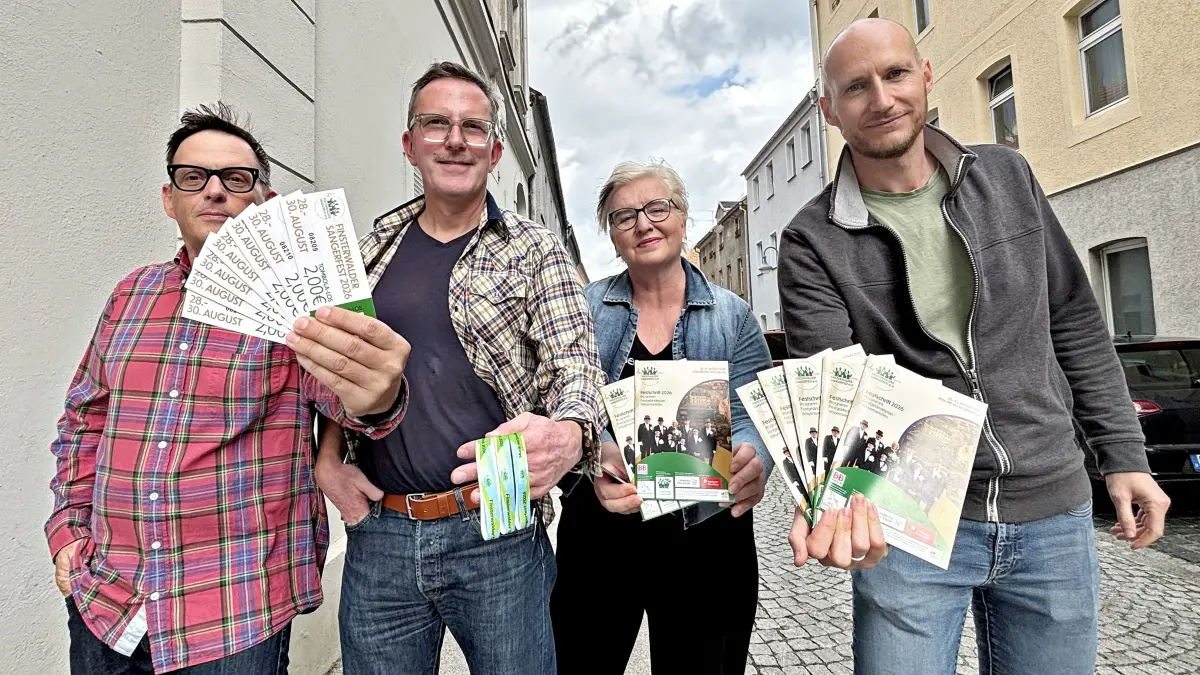 Sängerfest Finsterwalde 2026: Der Losverkauf für die Tombola hat begonnen. Auch die Festschriften liegen druckfrisch vor. Neu ist 2026 ein Festivalbändchen, das Zugehörigkeit ausdrücken soll.