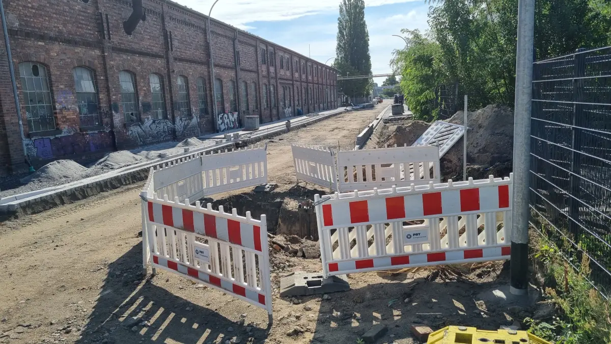 Die L54-Baustelle in Vetschau hat das ehemalige Transtec-Betriebsgelände erreicht. Damit ist das Projekt Erneuerung der Ortsdurchfahrt auf der Zielgeraden.