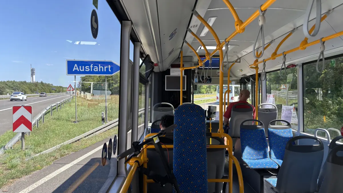 Schienenersatzverkehr nach Frankfurt (Oder): Der RE1 fährt für drei Wochen nicht. Am ersten Wochenende waren Pendler bereits frustriert von den Busfahrten.