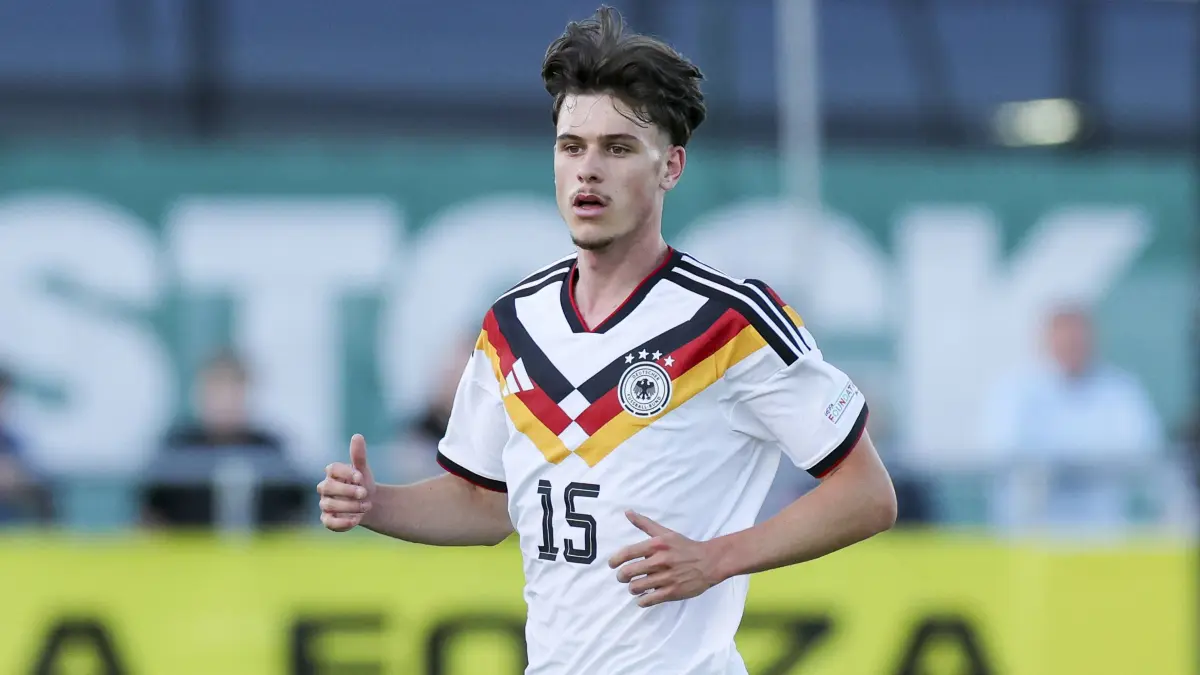 Germany v Denmark - UEFA European Under-19 Championship 2026 Group A: Luca Erlein Germany schaut, UEFA European Under-19 Championship 2026 Group A, Germany v Denmark, Central Park Stadium am 28. June 2026 in Denbigh, Vereinigtes Königreich. Foto von Marco Steinbrenner/DeFodi Images Luca Erlein Germany looks on, UEFA European Under-19 Championship 2026 Group A, Germany v Denmark, Central Park Stadium, June 28, 2026 in Denbigh, United Kingdom. Photo by Marco Steinbrenner/DeFodi Images - *** Luca Erlein: Germany looks on, 2026 UEFA European Under-19 Championship Group A, Germany vs. Denmark, Central Park Stadium on June 28, 2026, in Denbigh, United Kingdom. Photo by Marco Steinbrenner, DeFodi Images. Luca Erlein of Germany looks on, UEFA European Under-19 Championship 2026, Group A, Germany vs. Denmark, Central Park Stadium, June 28, 2026, in Denbigh, United Kingdom. Photo by Marco Steinbrenner, DeFodi Images