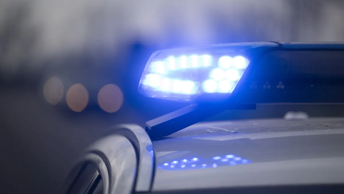 Tödlicher Unfall bei Dresden: Ein Motorradfahrer ist mit einem Pkw kollidiert und starb noch an der Unfallstelle an seinen Verletzungen. (Symbolfoto)