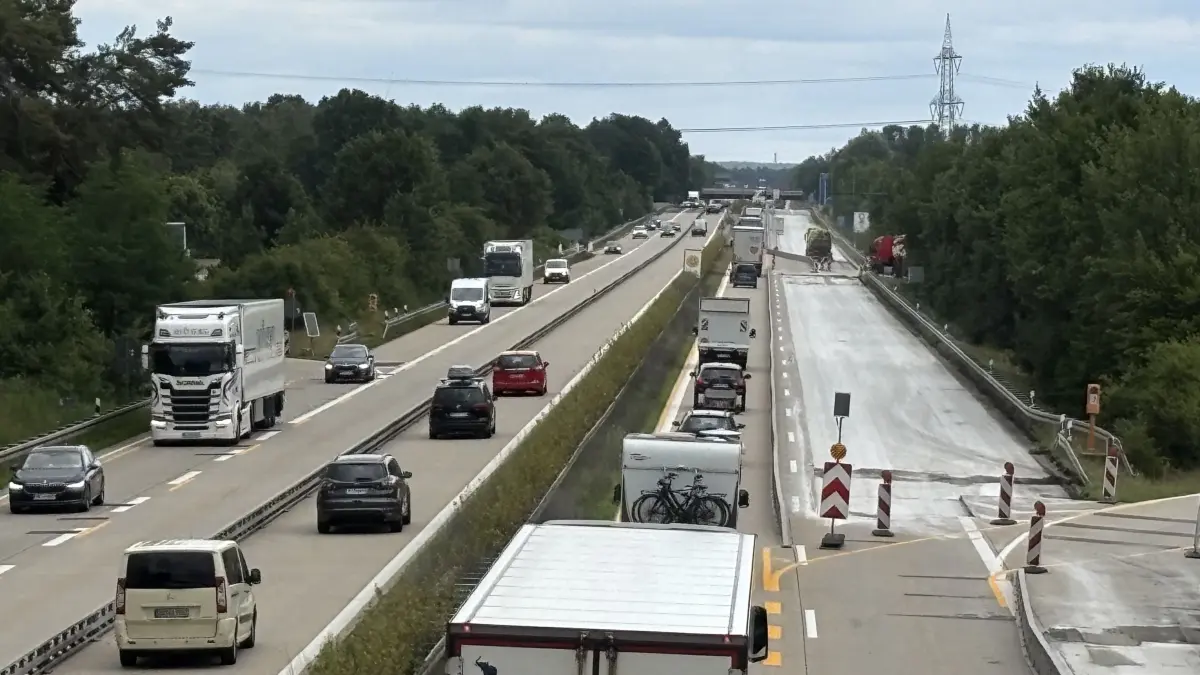 Kraftfahrer auf der Autobahn A13 brauchen aktuell eine große Portion Geduld. Bauarbeiten sind auch auf dem Streckenabschnitt zwischen Ortrand und Klettwitz der Grund für Fahrbahneinschränkungen.