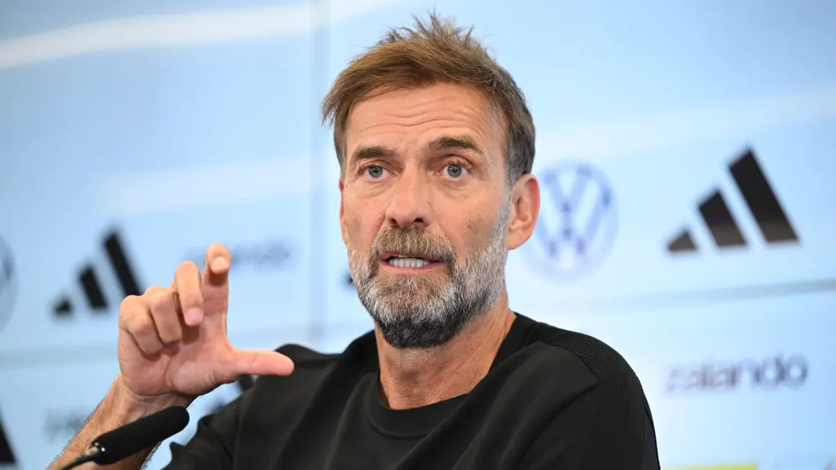 Jürgen Klopp: ARCHIV - 24.07.2026, Hessen, Frankfurt/Main: Fußball, DFB, Nationalmannschaft, Pk zur Vorstellung des neuen Bundestrainers, Jürgen Klopp spricht bei einer Pressekonferenz. (zu dpa: «Bayern-Boss an Klopp: «Richtig, große Ziele zu haben»») Foto: Florian Wiegand/dpa +++ dpa-Bildfunk +++
