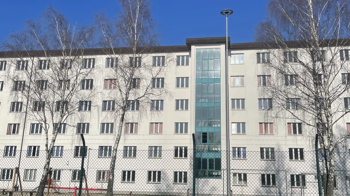 Die Belegungszahlen in den Gemeinschaftsunterkünften für Flüchtlinge in Doberlug-Kirchhain sind drastisch gesunken. Der Landkreis reagiert mit Platzeinsparungen, die Kosten bleiben hoch.