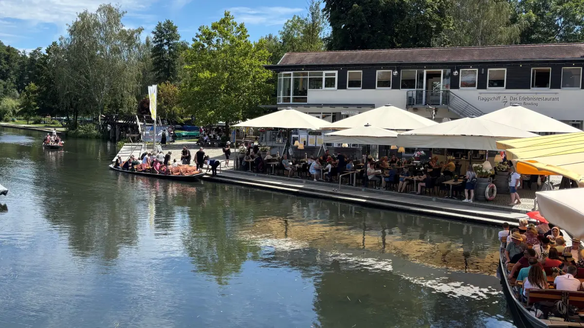 Ein heißer Sommertag am Großen Spreewaldhafen in Lübbenau - wie gehen Touristen und Touristiker mit der Hitze um?