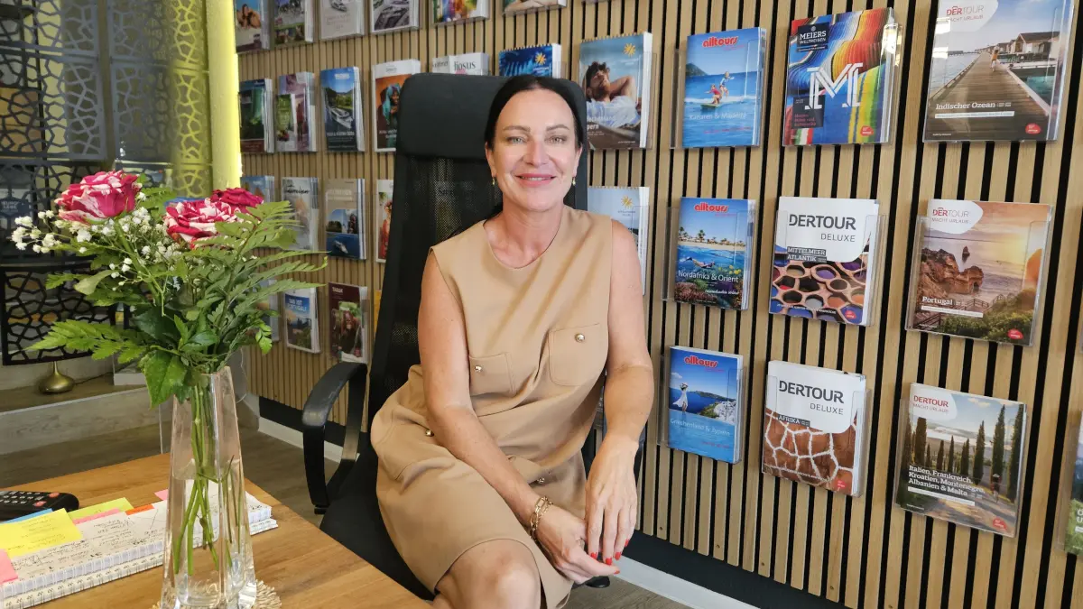 Manuela Sobanski vom Reisebüro Somare in Hoyerswerda (Friedrichsstraße) beobachtet die Waldbrände in den Urlaubsländern genau. Für ihre Kunden gab es bislang jedoch keine Auswirkungen.
