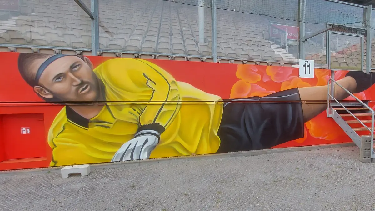 Graffiti Piplica, Leag Energie Stadion