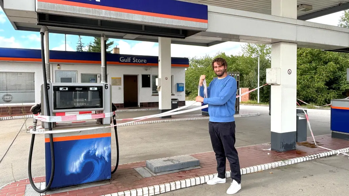 Anfang September 2025 war der neue Besitzer der Tankstelle Prösen noch zuversichtlich. Roman Antonov wollte zeitnah eröffnen. Daraus wurde jedoch nichts.