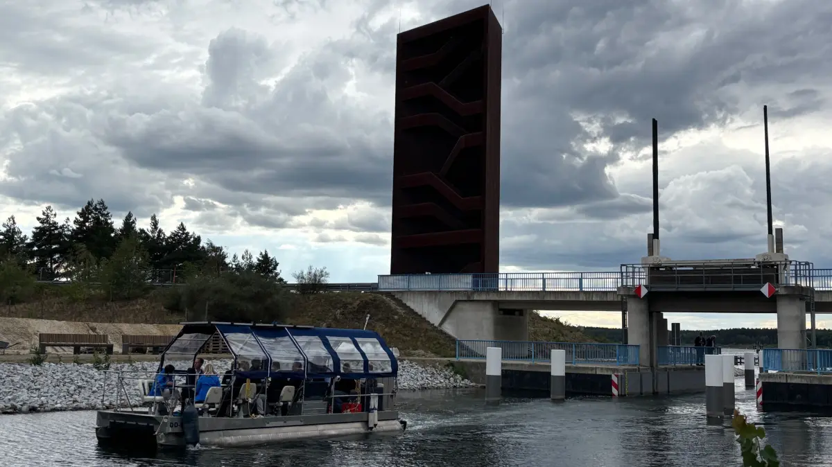 Für die Kanaldurchfahrten gelten für Bootsfahrer besondere Regeln. Hier ist der Sornoer Kanal unter dem Rostigen Nagel zu sehen.