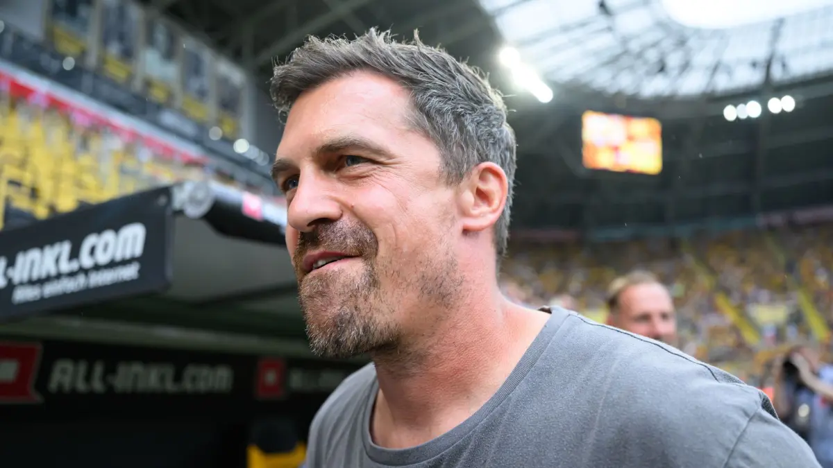 SG Dynamo Dresden - 1. FC Union Berlin: 01.08.2026, Sachsen, Dresden: Fußball, Testspiel, SG Dynamo Dresden - 1. FC Union Berlin, Rudolf-Harbig-Stadion, Trainer Thomas Stamm (Dynamo Dresden) kommt ins Stadion. Foto: Robert Michael/dpa +++ dpa-Bildfunk +++