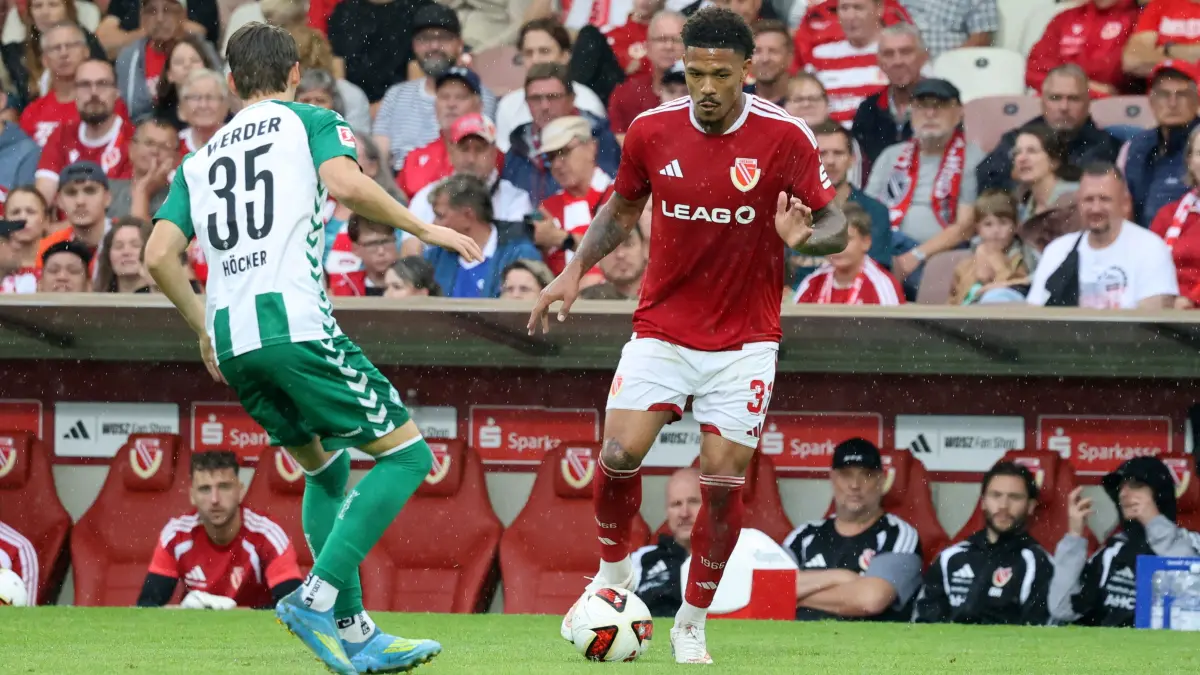 Fussball Testspiel 2026/2027 FC Energie Cottbus - SV Werder Bremen: 31 Justin Butler (Energie Cottbus, r.)
