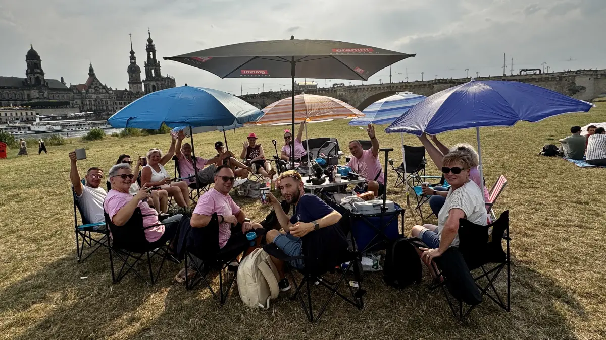 Sind in großer Gruppe zum Konzert gekommen.