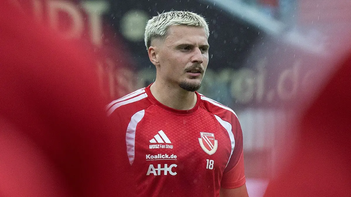 Testspiel - 2026/2027 - FC Energie Cottbus gegen SV Werder Bremen: Cottbus, Deutschland 01. August 2026:
Testspiel - 2026/2027 - FC Energie Cottbus gegen SV Werder Bremen
Im Bild: Erik Engelhardt (Energie Cottbus)