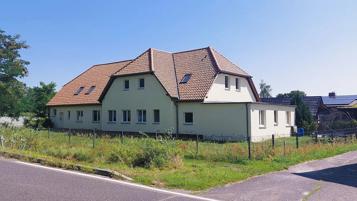 Mehrfamilienhaus zur Zwangsversteigerung an der Hauptstraße in Jänschwalde-Dorf