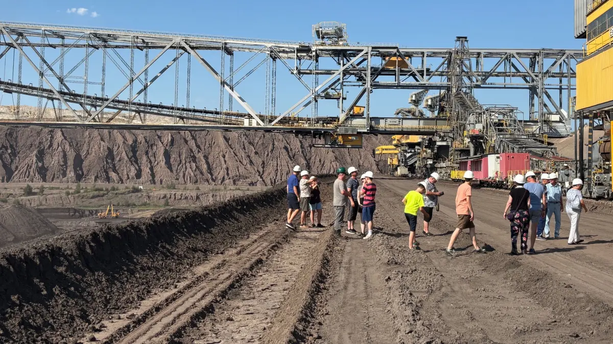 Die Förderbrücke F60 beeindruckt im Tagebau Welzow-Süd. Der Bergbautourismusverein registriert eine große Nachfrage nach Touren. Er bereite mehrere Touren vor.