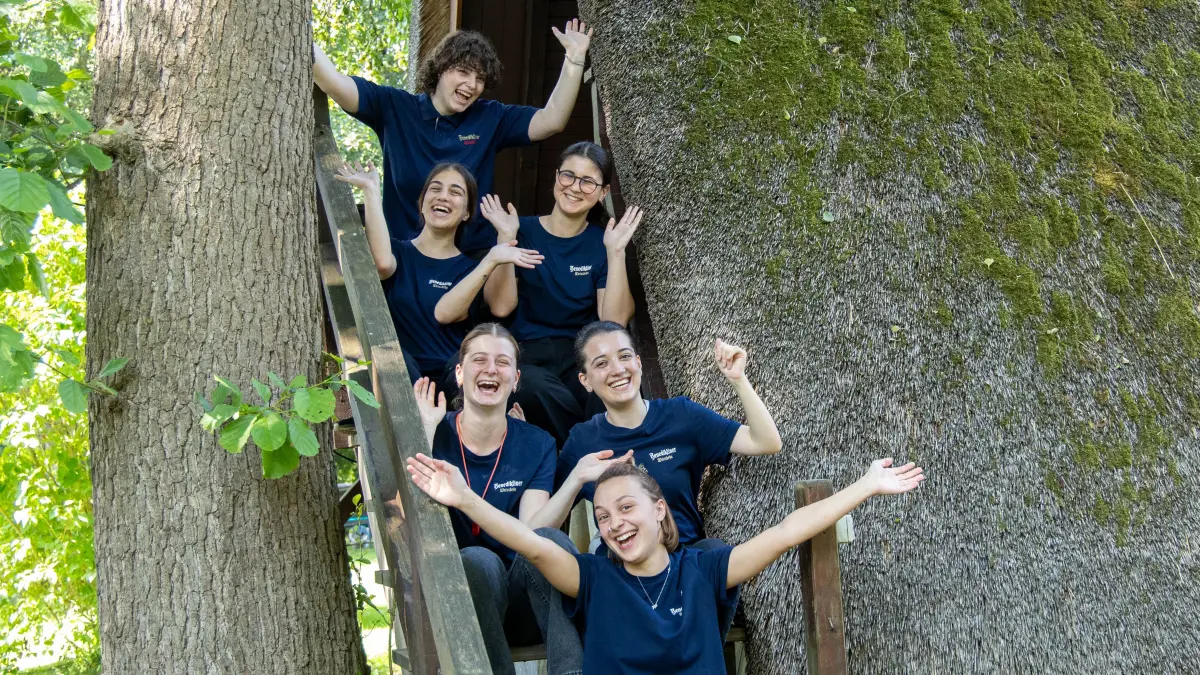 Die georgische Studentinnengruppe Liza Kulkuleria, Nina Gelaskuili, Gvansta Usanetastuili, Maiko Arabuli, Ana-Maria Gelaskuili und Anano Gordadze (v.u. und von li.)