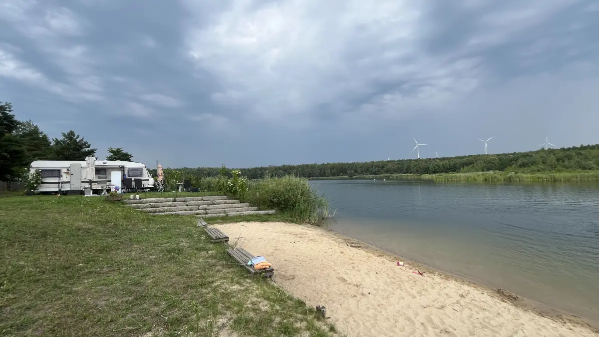 Camping direkt am glasklaren See in Bresinchen - das ist möglich auf dem Campingplatz Eurocamping Neißetal.