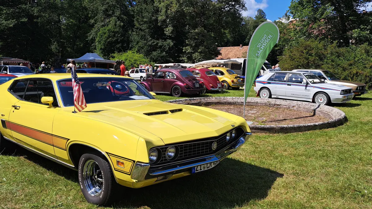 Verschiedene Oldtimer werden bei der 6. Insel Classic 2026 im Boxberger Ortsteil Uhyst erwartet. Darunter sind auch ganz besondere Schätzchen.