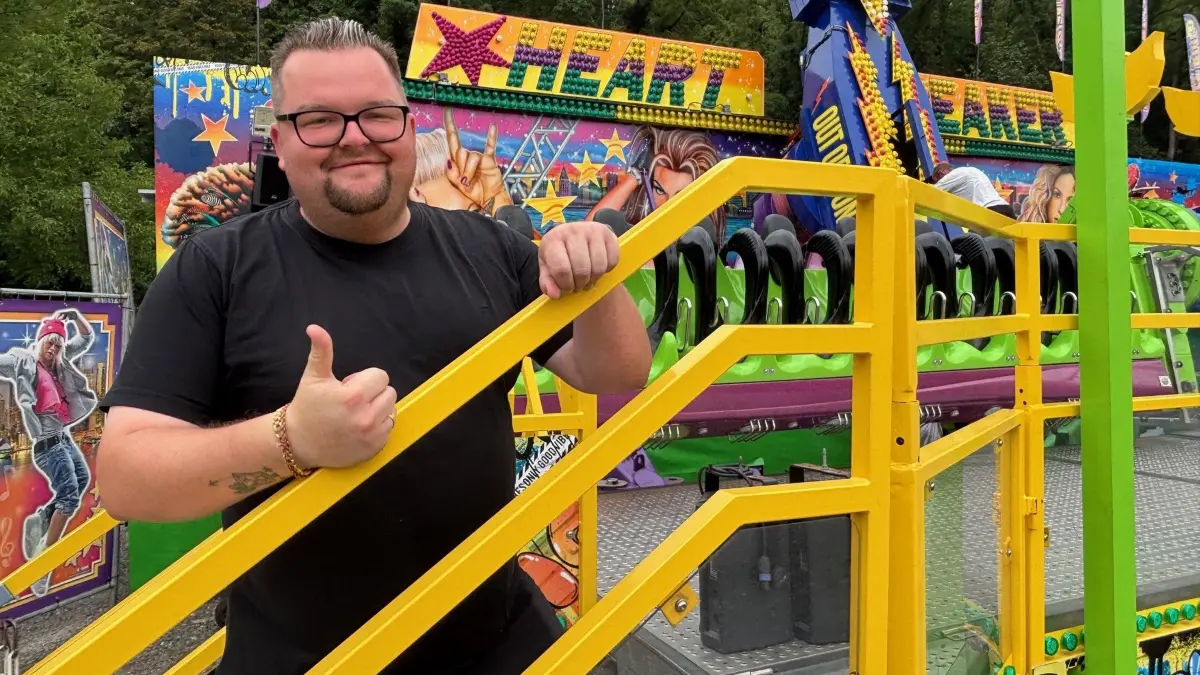 Joe Probst organisiert den Aufbau auf dem Festplatz zum Heimatfest in Spremberg. 45 Fahrgeschäfte und weitere Angebote sind auf dem Gelände zu finden. Das sind die Renner in diesem Jahr.