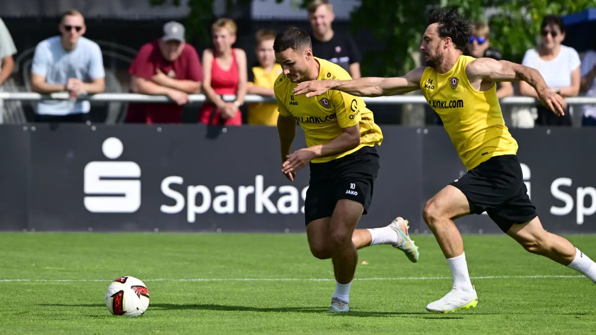 Foto zeigt: Jakob Lemmer (Dynamo) Simon Straudi (Dynamo)
Datum: 050826
Dynamo Dresden Training im Trainingszentrum TZ AOK plus Walter-Fritzsch-Akademie 2. Liga
