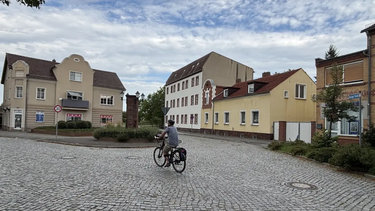 Wo aktuell in Großräschen noch mit Tempo 50 gefahren werden kann, soll künftig bereits die neue Tempo-30-Zone gelten. Das entsprechende Verkehrszeichen soll noch vor der Gabelung Freienhufener/Barziger Straße in Höhe des Kurmärker aufgestellt werden.