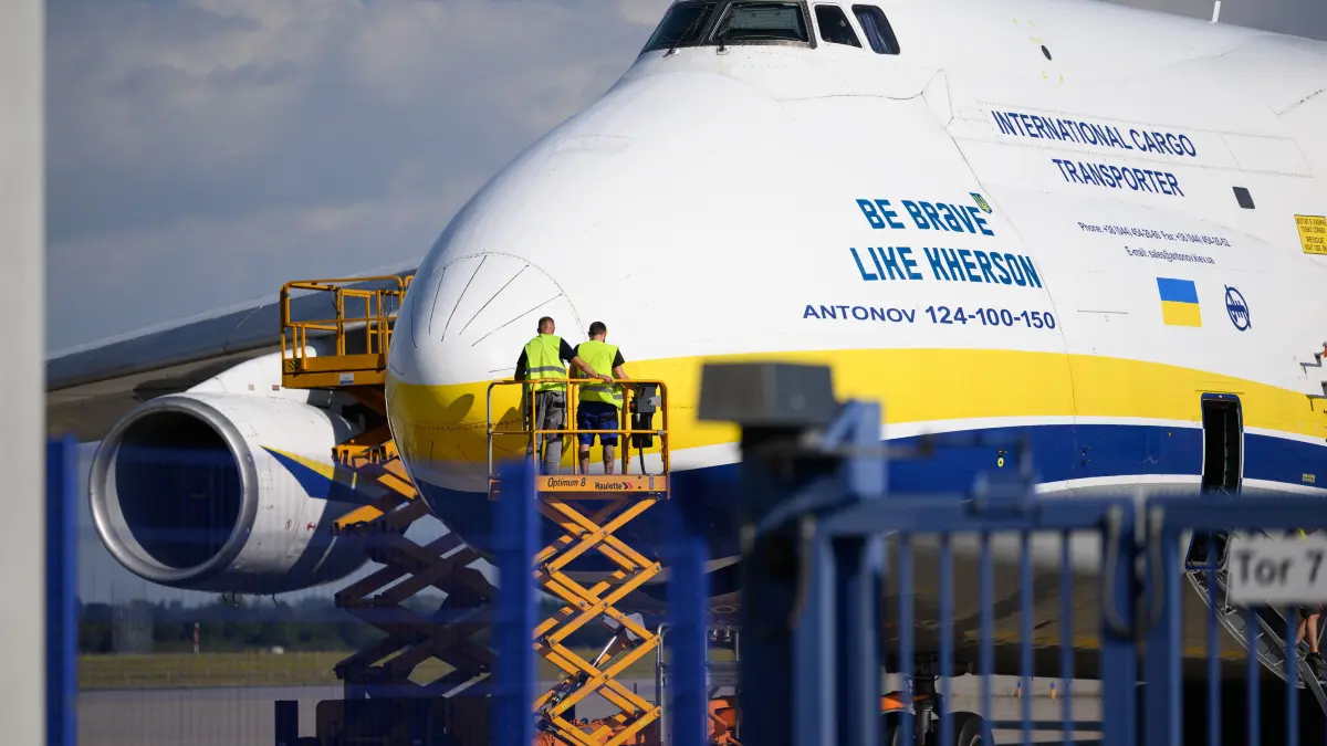 Die Sprengstoff-Drohne war nach Angaben aus Sicherheitskreisen nahe einer ukrainischen Transportmaschine sichergestellt worden.