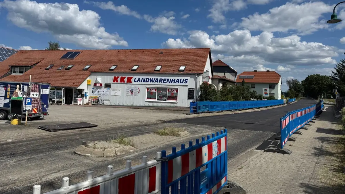 Weil die Fahrbahn der B96 erneuert wird, kämpft das KKK-Landwarenhaus in Lauta-Dorf ums Überleben. Doch es gibt Grund zur Hoffnung.