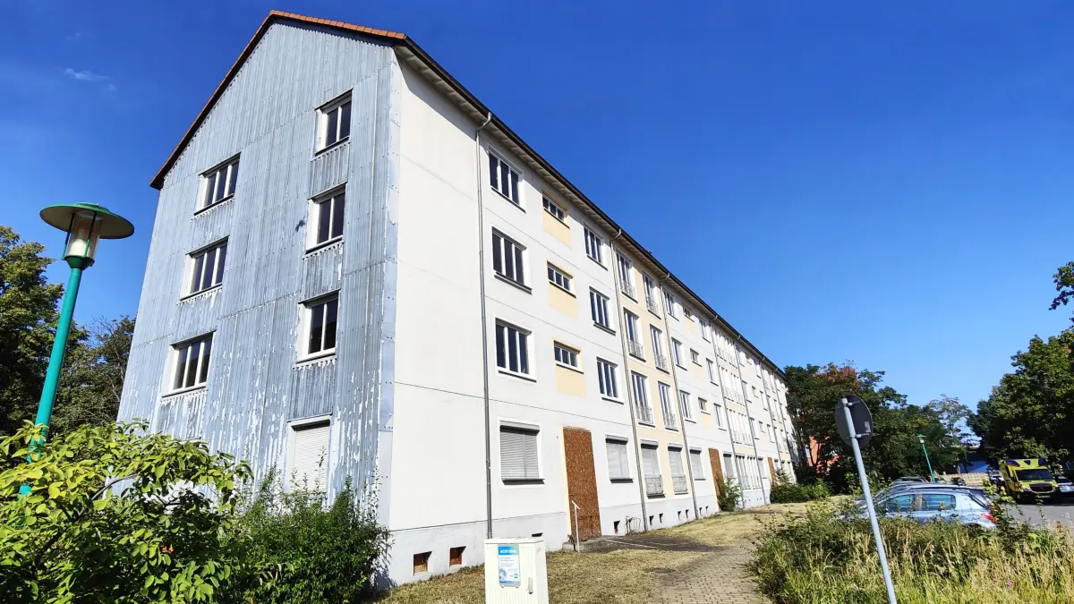 Der Wohnblock in der Brigitte-Reimann Straße in Hoyerswerda steht seit zwei Jahren leer.