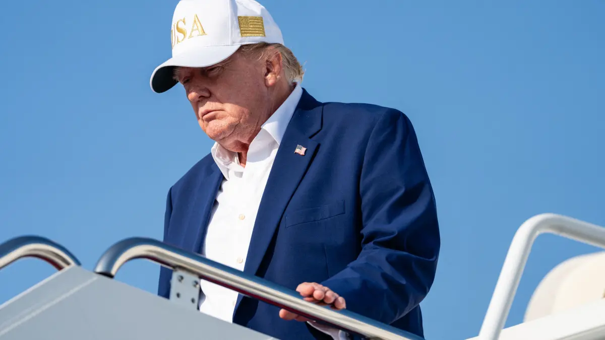 President Trump Returns To The White House: JOINT BASE ANDREWS, MARYLAND - AUGUST 9: U.S. President Donald Trump deplanes from Air Force One on August 9, 2026 at Joint Base Andrews, Maryland. President Trump spent the weekend at his Bedminster, New Jersey golf club. Eric Lee/Getty Images/AFP (Photo by Eric Lee / GETTY IMAGES NORTH AMERICA / Getty Images via AFP)